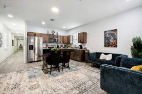 Grand 10-Bedroom Oasis in NOLA
